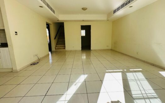 Spacious Living Villa in The Springs