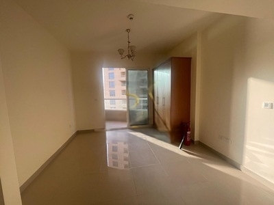 Spacious Lake View Studio Unit