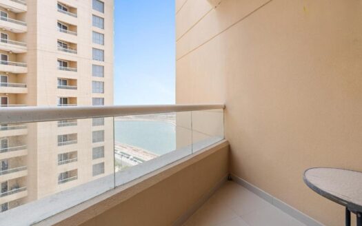 Spacious Lake View Studio Unit